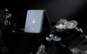 motorola-razr-swarovski-tabletop(1).jpg