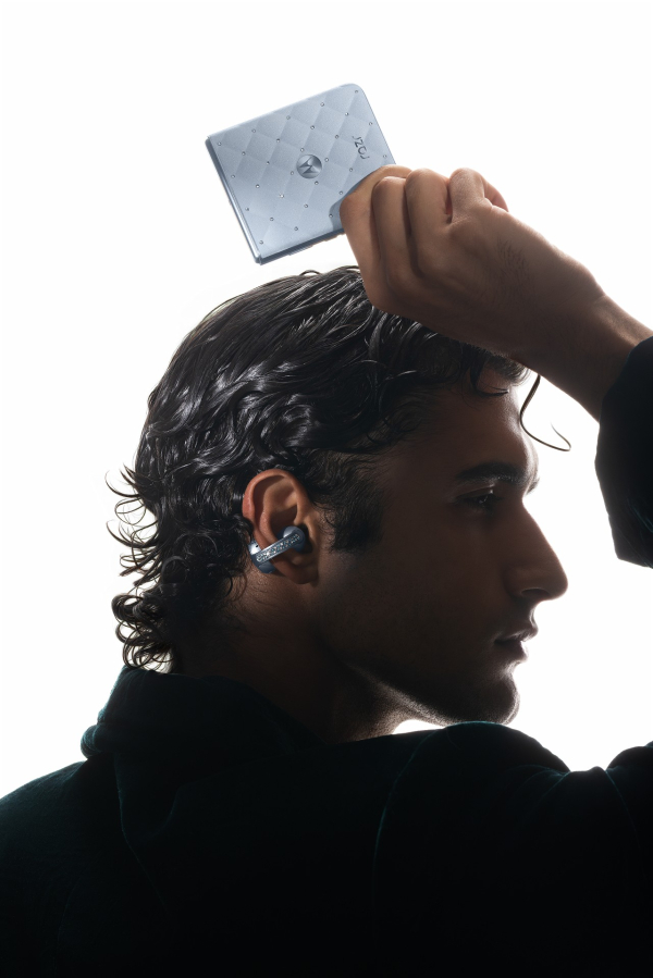 motorola-razr-swarovski(2).jpg