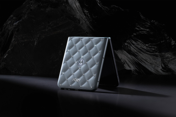 motorola-razr-swarovski-tabletop.jpg
