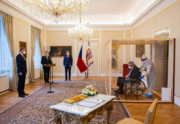 roman-vondrousjmenovani-premiera-17413321269847.jpg