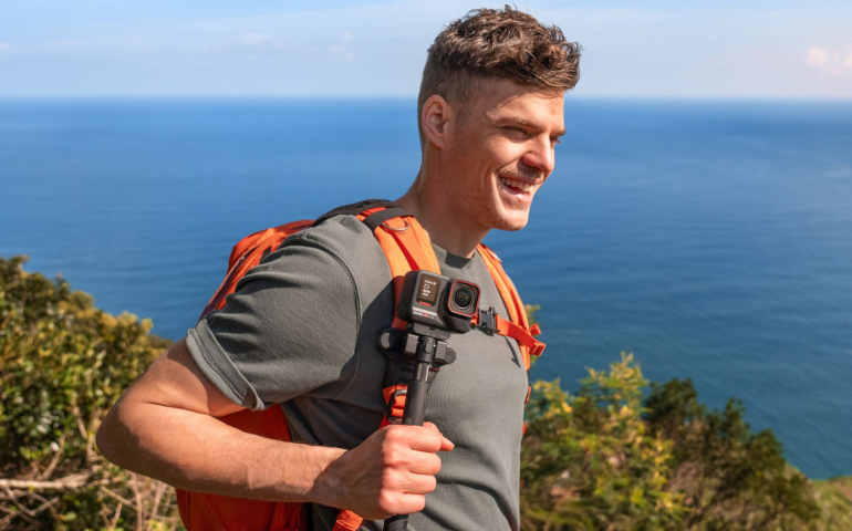 insta360-ace-pro-2-hiking-1.jpg