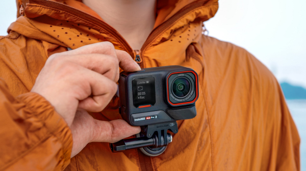 insta360-ace-pro-2-close-up-1.jpg