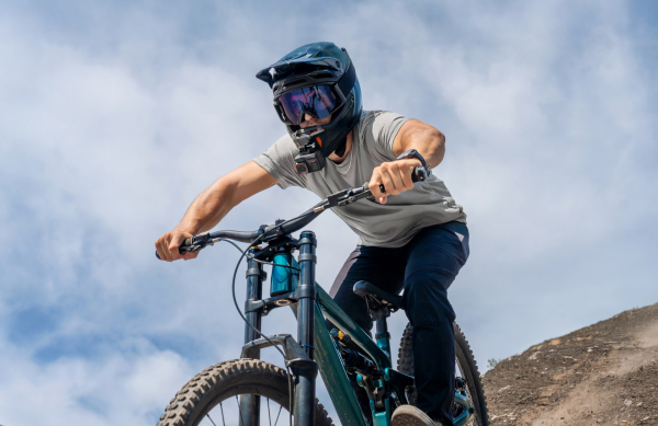 insta360-ace-pro-2-mountain-bike-1.jpg