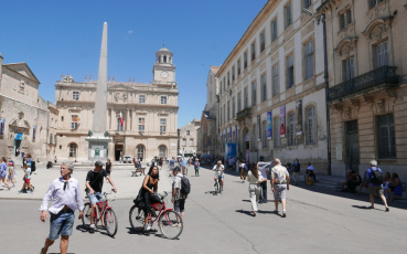 0024-namesti-republiky-centrum-mesta-arles.jpg