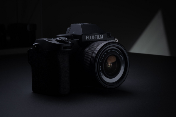 xc13-33mmf3.5-6.3-black-back-11.jpg