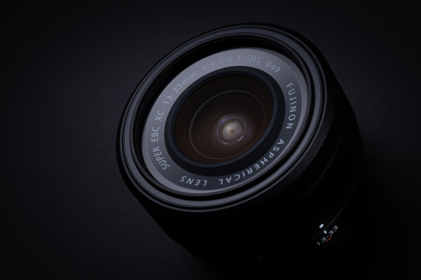 xc13-33mmf3.5-6.3-black-back-3.jpg
