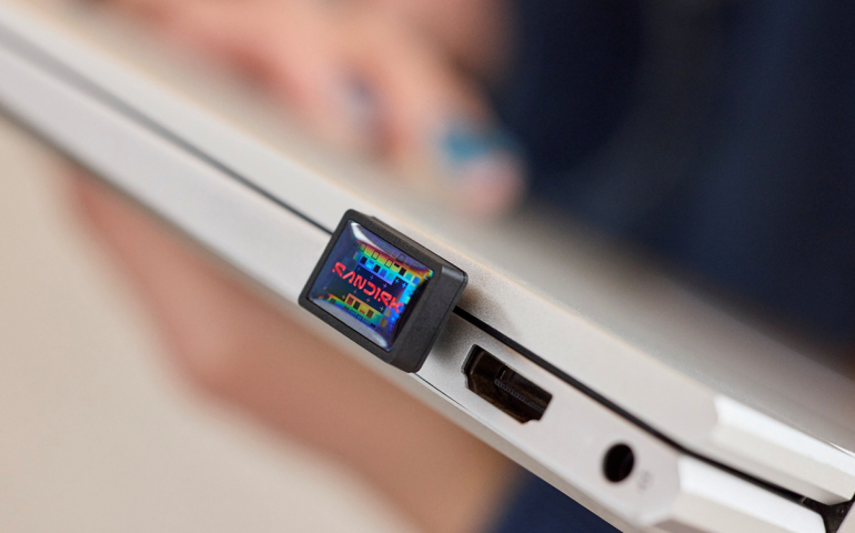 life-sndk-extreme-fit-usb-c-flash-drive-02-po.jpg