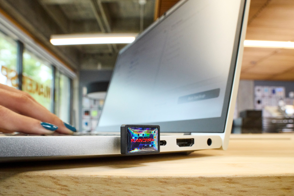 life-sndk-extreme-fit-usb-c-flash-drive-04-po.jpg