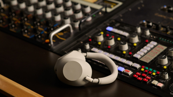 7-wh-1000xm6-co-creation-headphonewithstudiogear.jpg