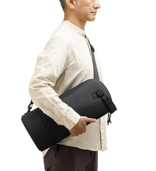 lens-case-shoulder-strap-carry-02.jpg