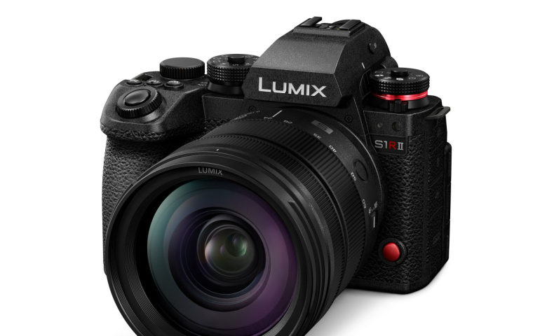 lumix-lens-s-e2460-product-image-slant-s1rii-1.jpg