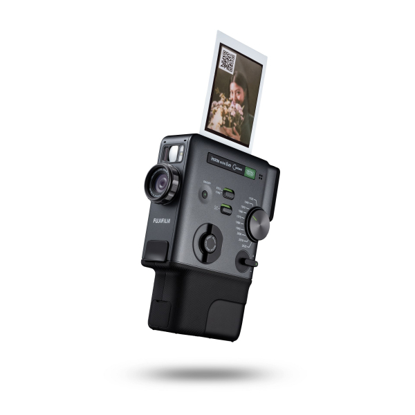 (high-res)-instax-mini-evo-cinema---promotional-images---01-hero-image-with-photo-0798-stack--(1-1).jpg