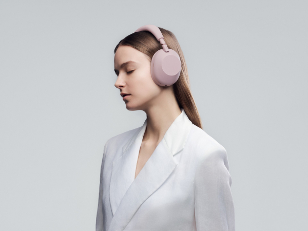 wh-1000xm6-sandpink-lifestyle-heroimage-large-(1).jpg