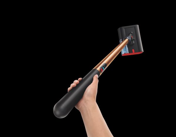 wr04-a-blkbcoblk-024-cmyk-inuse-coffeespill-cleansweep-hand-highangle-a0-mix-copy.jpg