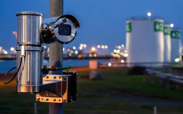 axis-x1100-explosion-protected-ptz-camera,-oil-terminal-harbour-en-us-516808.jpg