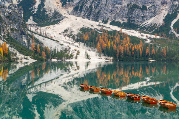 dolomity---lago-di-braies---miroslav-zigo.jpg