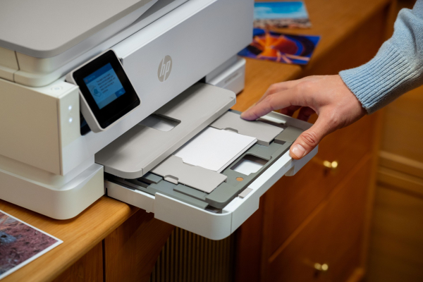 hp-envy-photo-7900-cloudblue-lifestyle-4.jpg