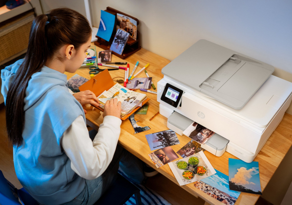 hp-envy-photo-7900-lifestyle-7.jpg