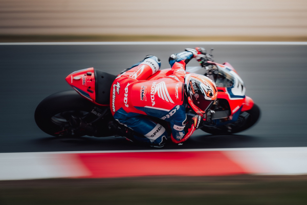 18-výjezd-závodníka-v-pitlane-při-moto2.jpg