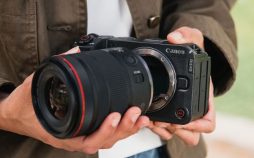 Canon představil EOS R6 V a RF 20-50MM F4L IS USM PZ Power Zoom