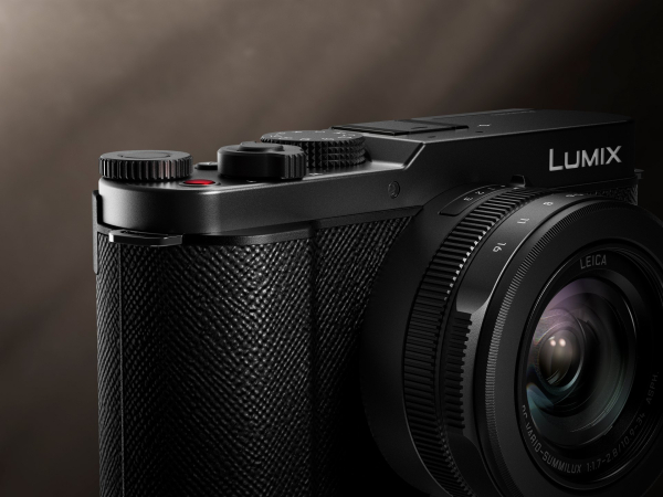 lumix-l10-image-black-leathertex.jpg