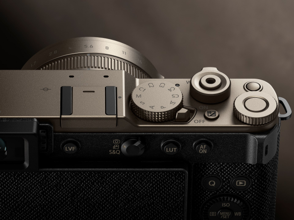 lumix-l10-image-titanium-top.jpg