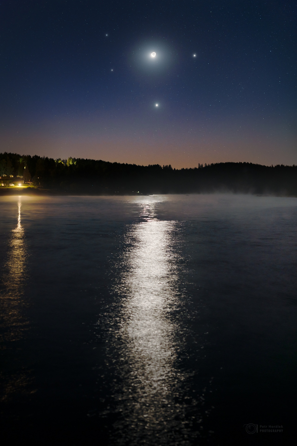 2025-08-20-konjunkce-mjv-castor-pollux-sec-1500px.jpg